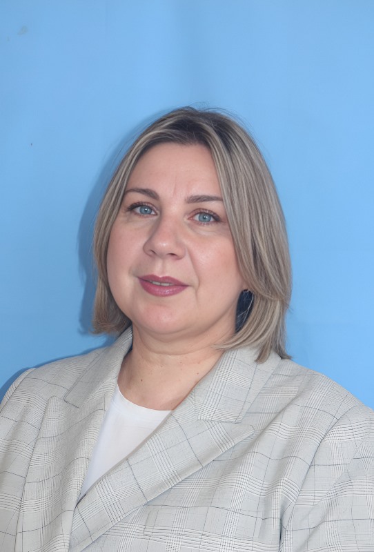 Музыкальный руководитель Алашинова Людмила Александровна.
